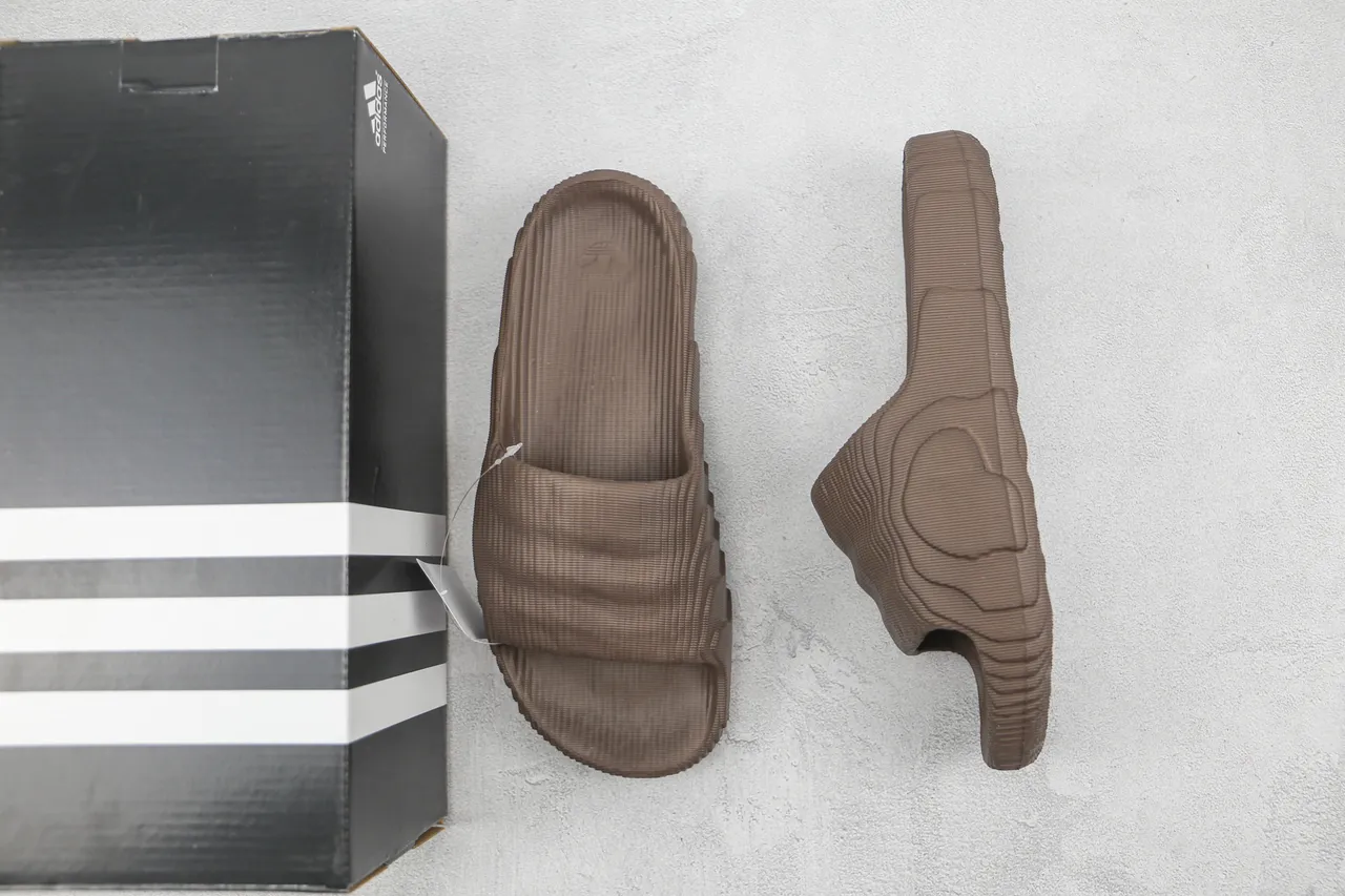 Brown Molded Monolithic Construction Contoured Wave-Patterned Footbed Slippers 5