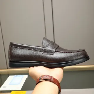棕色粒面皮革一便士带乐福鞋