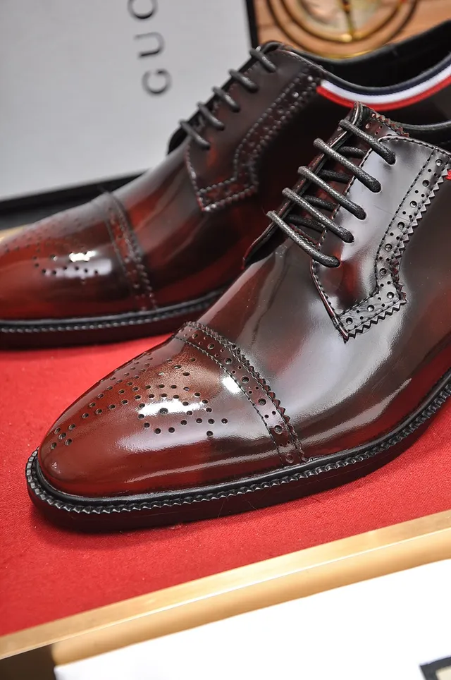 Sapato Oxford Cap-Toe Full-Brogue em Borgonha 2