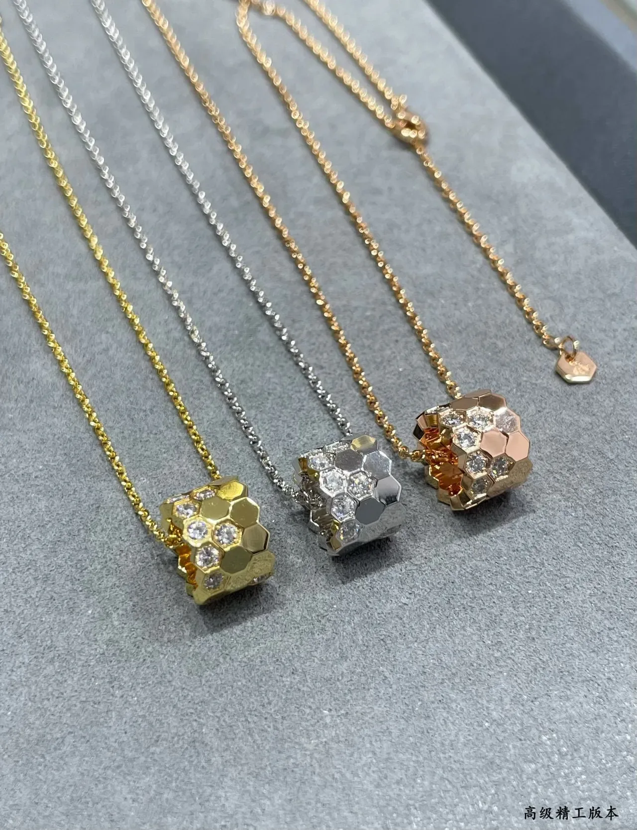 Chaumet Bee My Love Honeycomb Pavé Colar Com Pingente 3