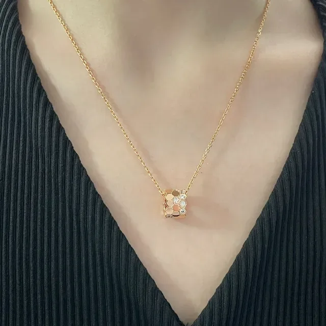 Chaumet Bee My Love Honeycomb Pavé Colar Com Pingente 9