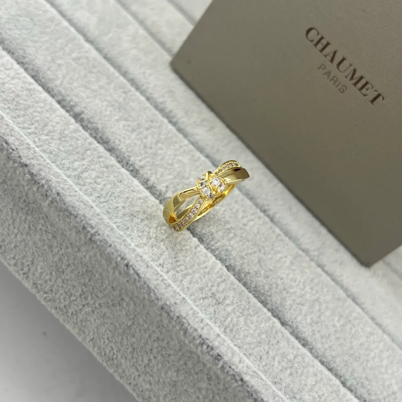 CHAUMET Gold Silver Bow Motif Pavé-Set Diamonds Ring 4