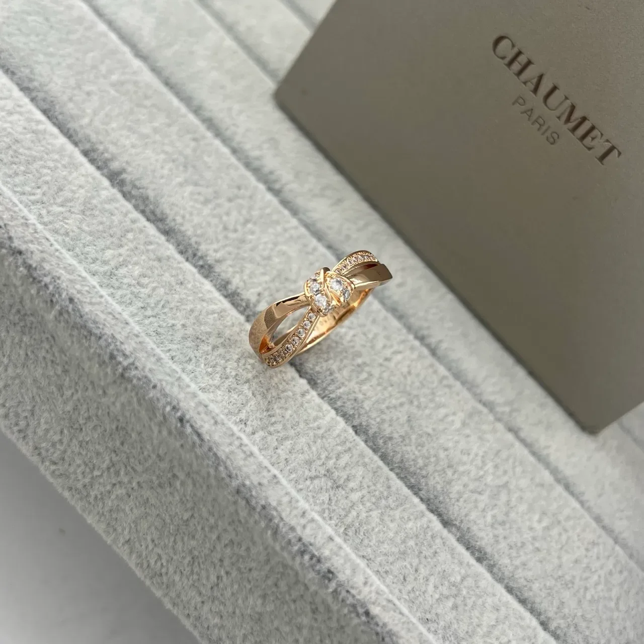 CHAUMET Gold Silver Bow Motif Pavé-Set Diamonds Ring 5