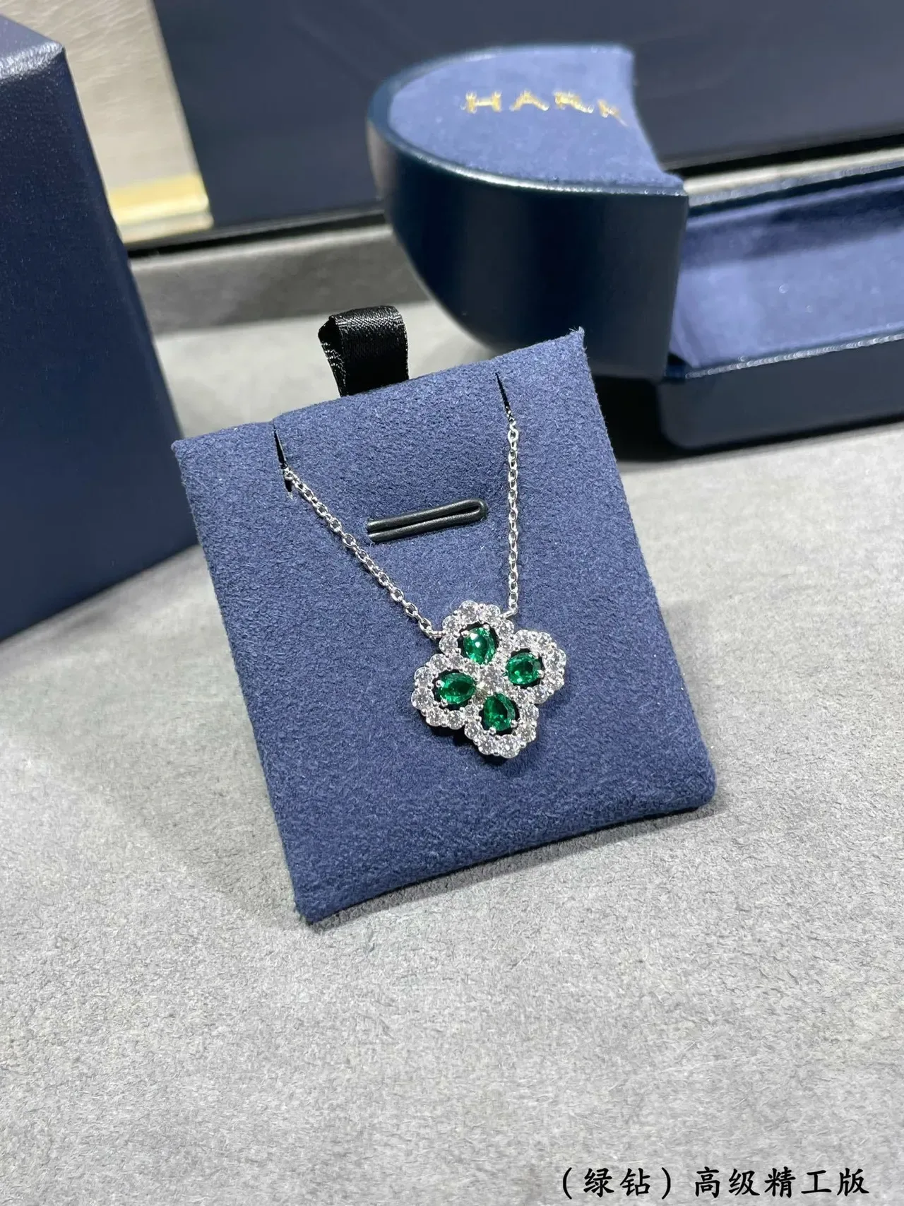 Clover-Shaped Green and Clear Gemstone Pendant Necklace 7