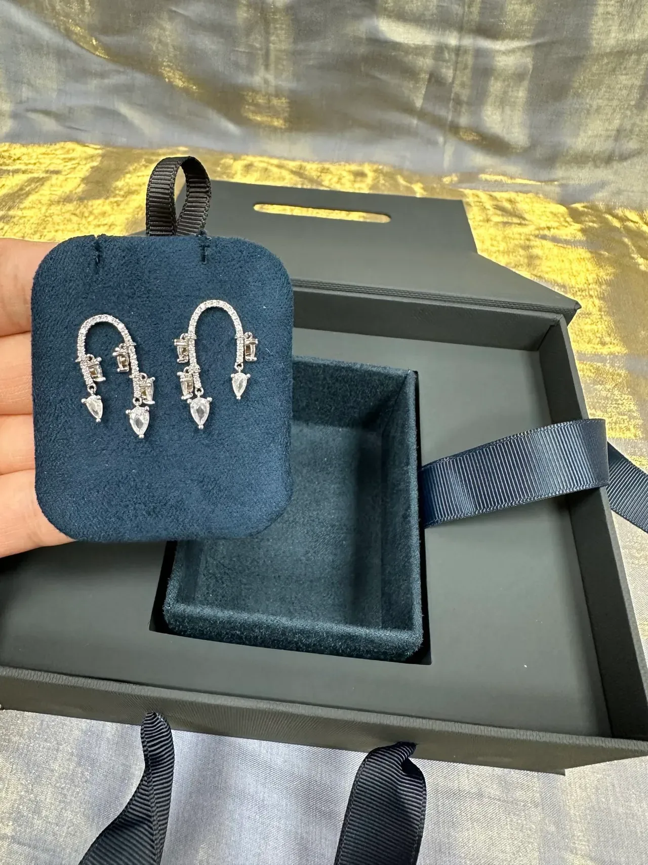 Crystal-Detailed Arched Dangling Earrings 7
