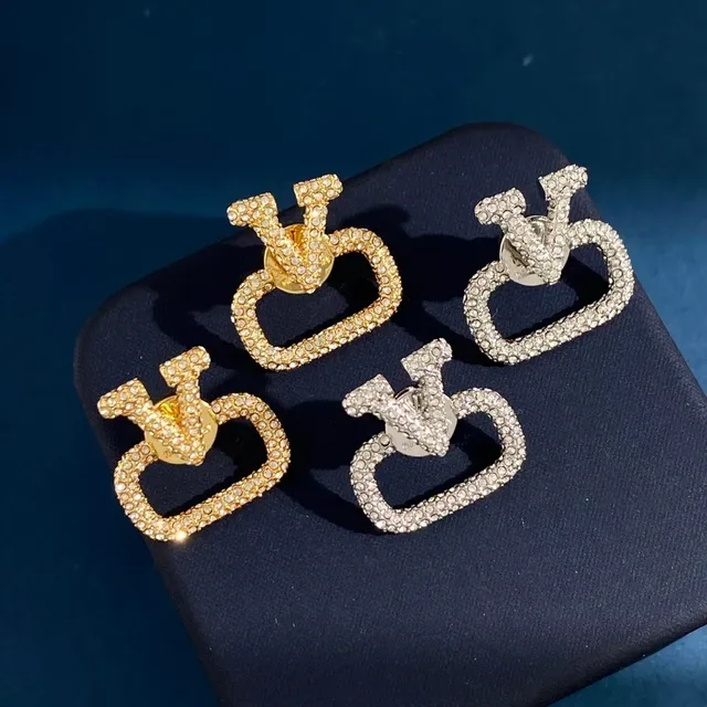 Crystal-Encrusted Geometric V and Heart Stud Earrings 3