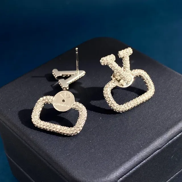 Crystal-Encrusted Geometric V and Heart Stud Earrings 6
