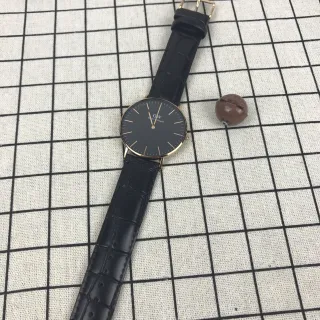 Daniel Wellington ক্লাসিক ব্ল্যাক গোল্ড-টোন কোয়ার্ট्ज ওয়াচ