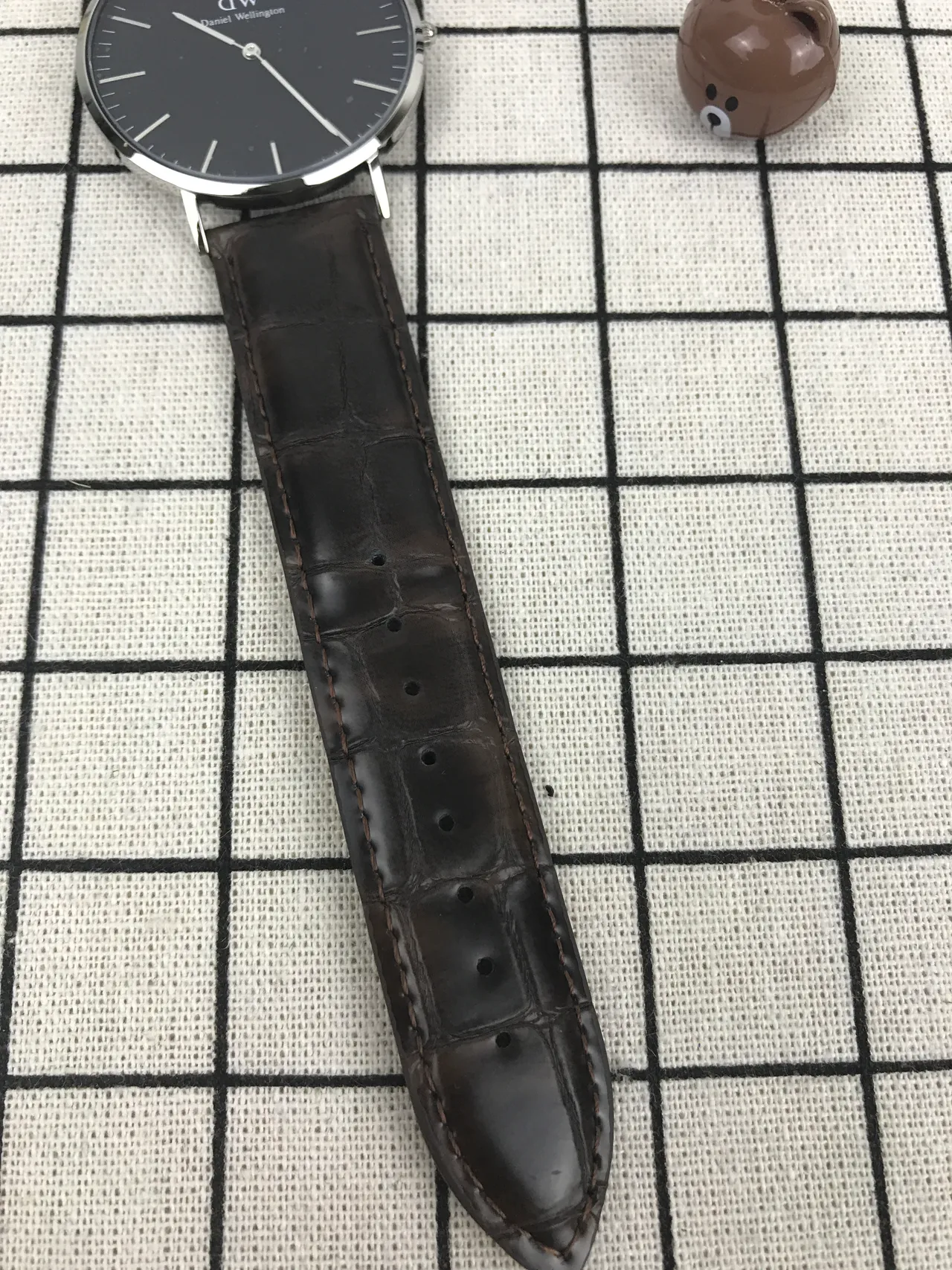 Daniel Wellington Classic Minimalist Black Dial Brown Leather Strap Quartz Watch 5