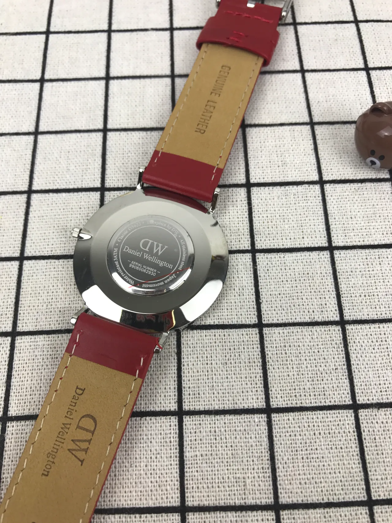 Daniel Wellington ক্লাসিক পেটিট লাল চামড়ার স্ট্র্যাপ কোয়ার্টজ ঘড়ি 3