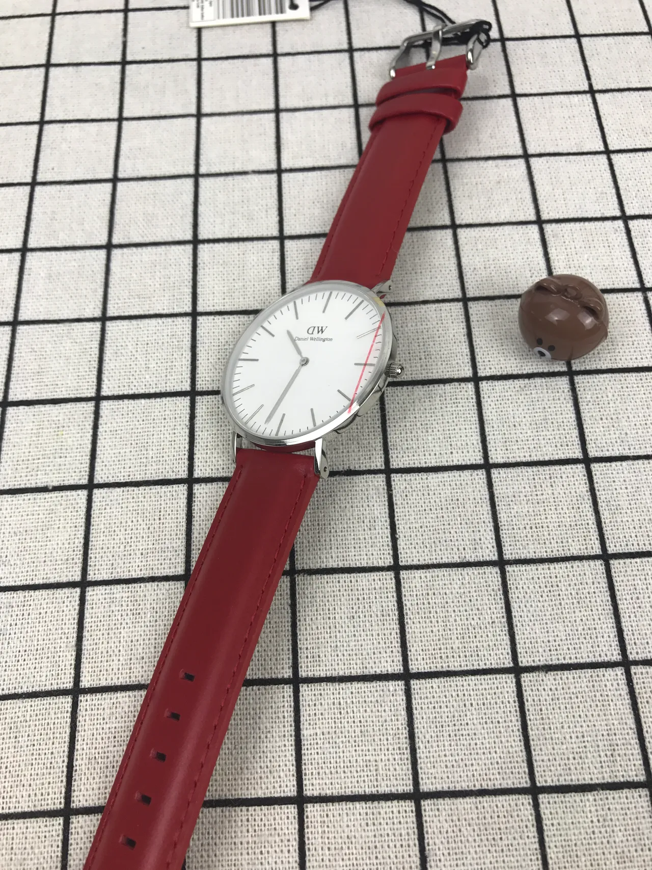 Daniel Wellington ক্লাসিক পেটিট লাল চামড়ার স্ট্র্যাপ কোয়ার্টজ ঘড়ি 4