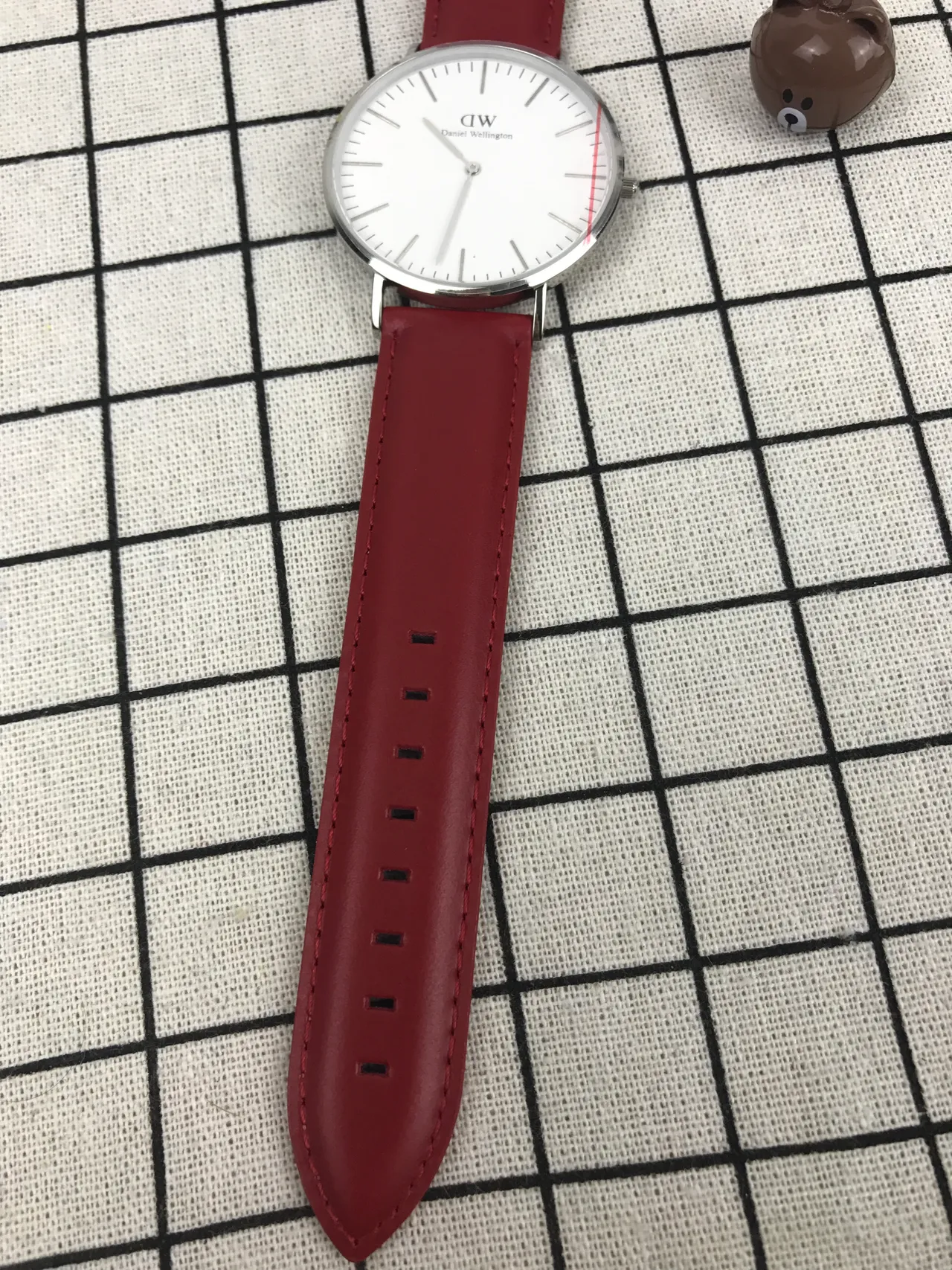 Daniel Wellington ক্লাসিক পেটিট লাল চামড়ার স্ট্র্যাপ কোয়ার্টজ ঘড়ি 5
