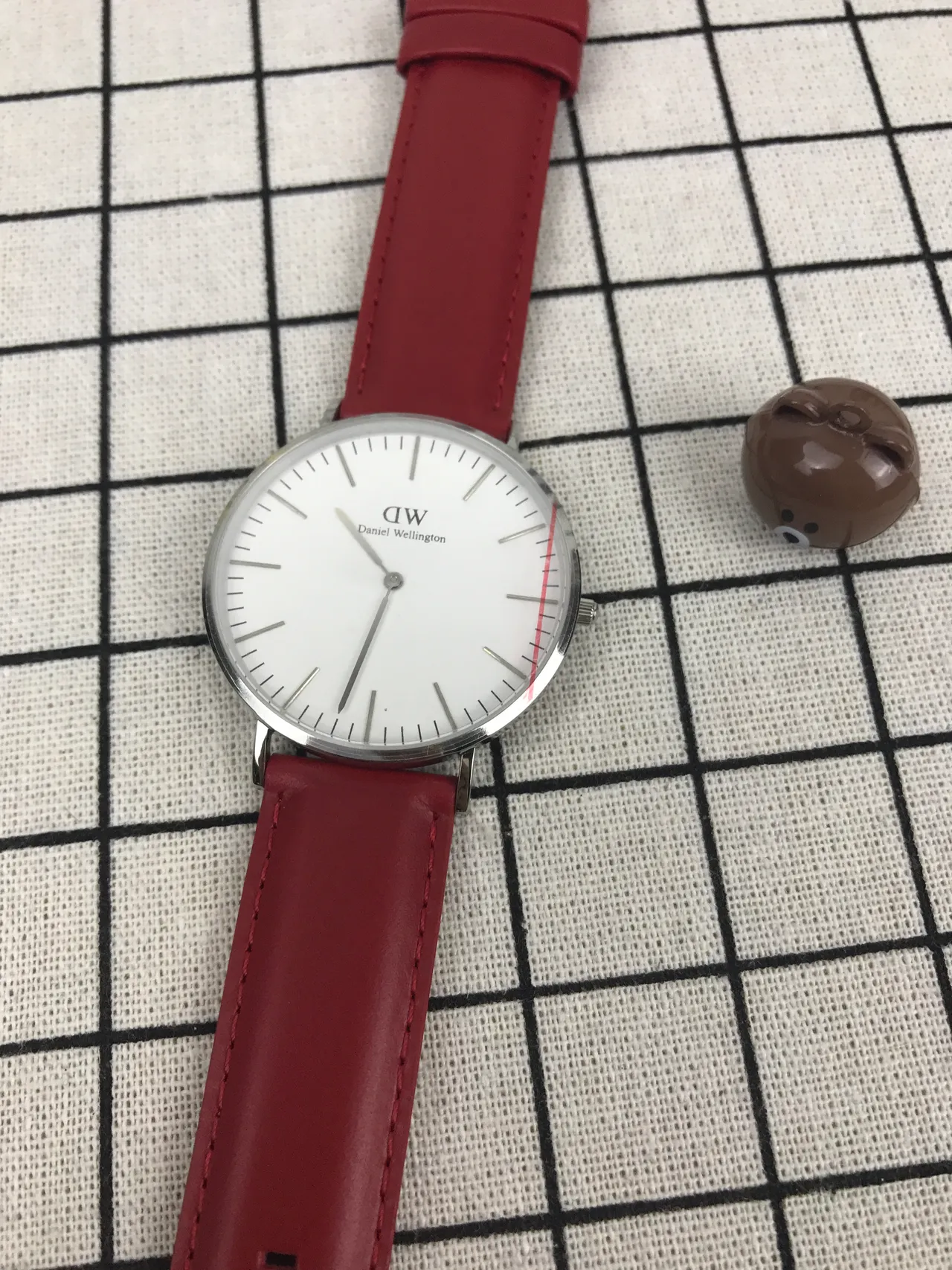 Daniel Wellington ক্লাসিক পেটিট লাল চামড়ার স্ট্র্যাপ কোয়ার্টজ ঘড়ি 6