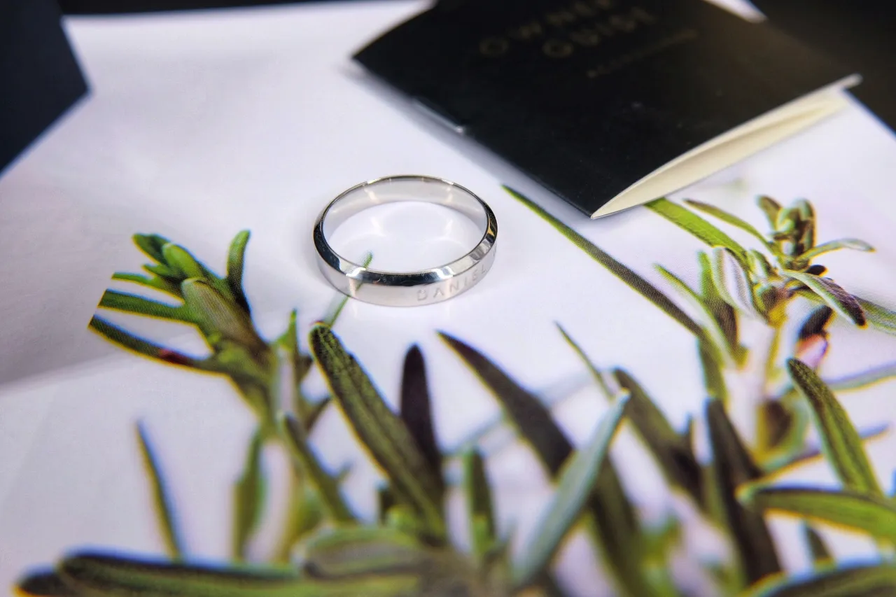 Daniel Wellington Signature Ring Silver Minimalist Engraved Ring 4