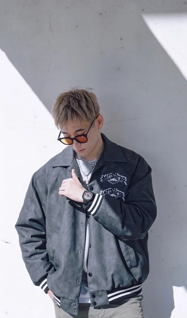 Distressed Gray Shark Graphic Oversized Hoodie 2