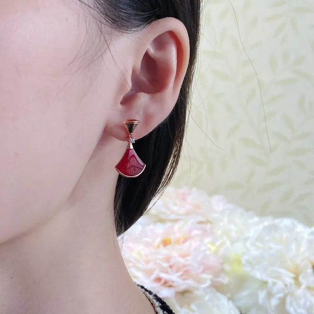 Fan-Shaped Inlaid Gold-Tone Drop Earrings 9