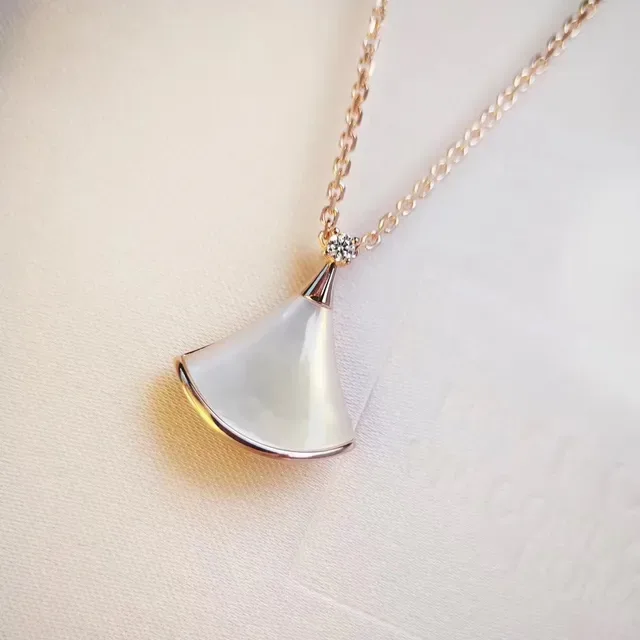 Fan-Shaped Red Stone Pendant Necklace 2