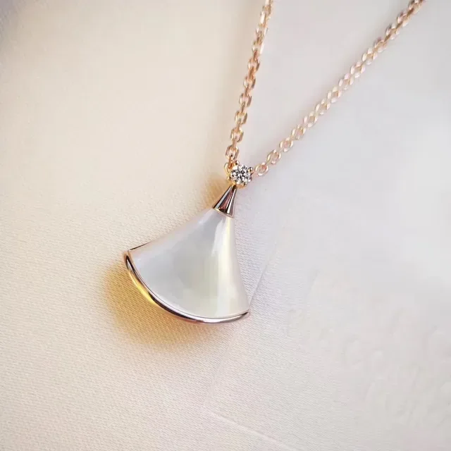 Fan-Shaped Red Stone Pendant Necklace 3