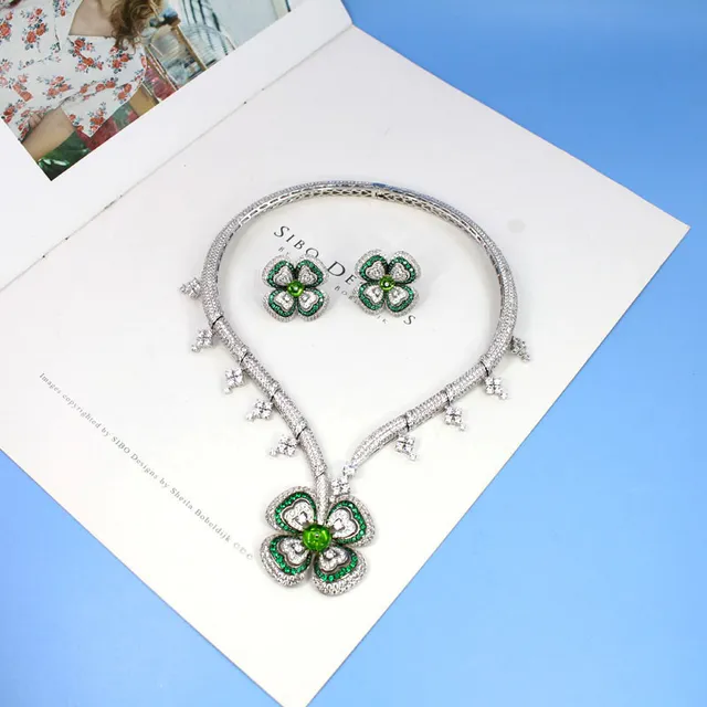 Floral Clover Motif Pavé Emerald and Diamond Earrings 4