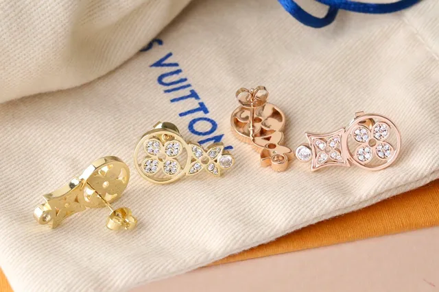 Floral Quatrefoil Pavé Crystal Stud Earrings 2