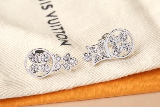 Floral Quatrefoil Pavé Crystal Stud Earrings 5