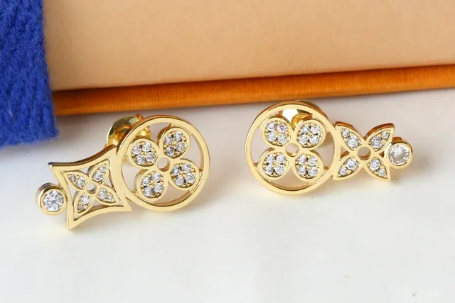 Floral Quatrefoil Pavé Crystal Stud Earrings 6