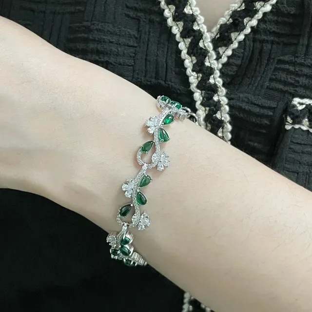 Floral Vine Motif Green and White Gemstone Bracelets 8