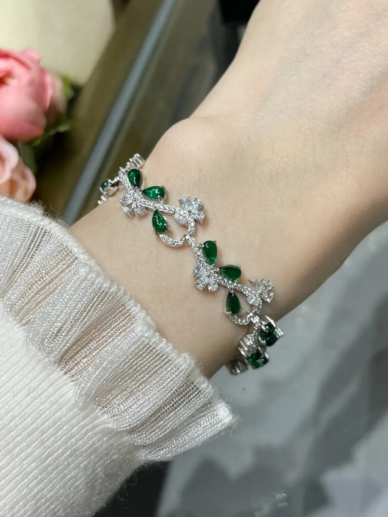 Floral Vine Motif Green and White Gemstone Bracelets 9
