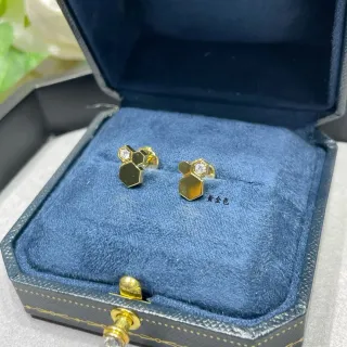 ज्यामितीय षट्कोणीय गोल्ड-टोन स्टड इयररिंग्स