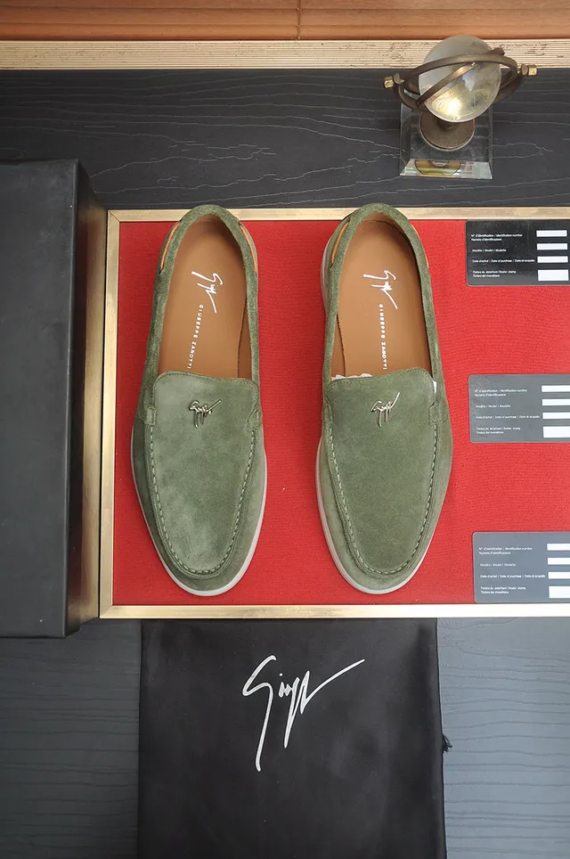 Giuseppe Zanotti GZ Loafer Vert Blanc Daim Supérieur Emblème Métal Mocassin 2