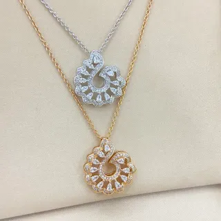 Colliers pendentifs en or et argent avec motif floral en spirale de pierres pavées