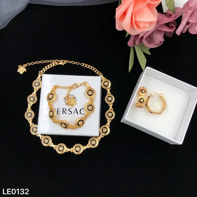 Gold Black Link Chain Medallion Motifs Necklace 2