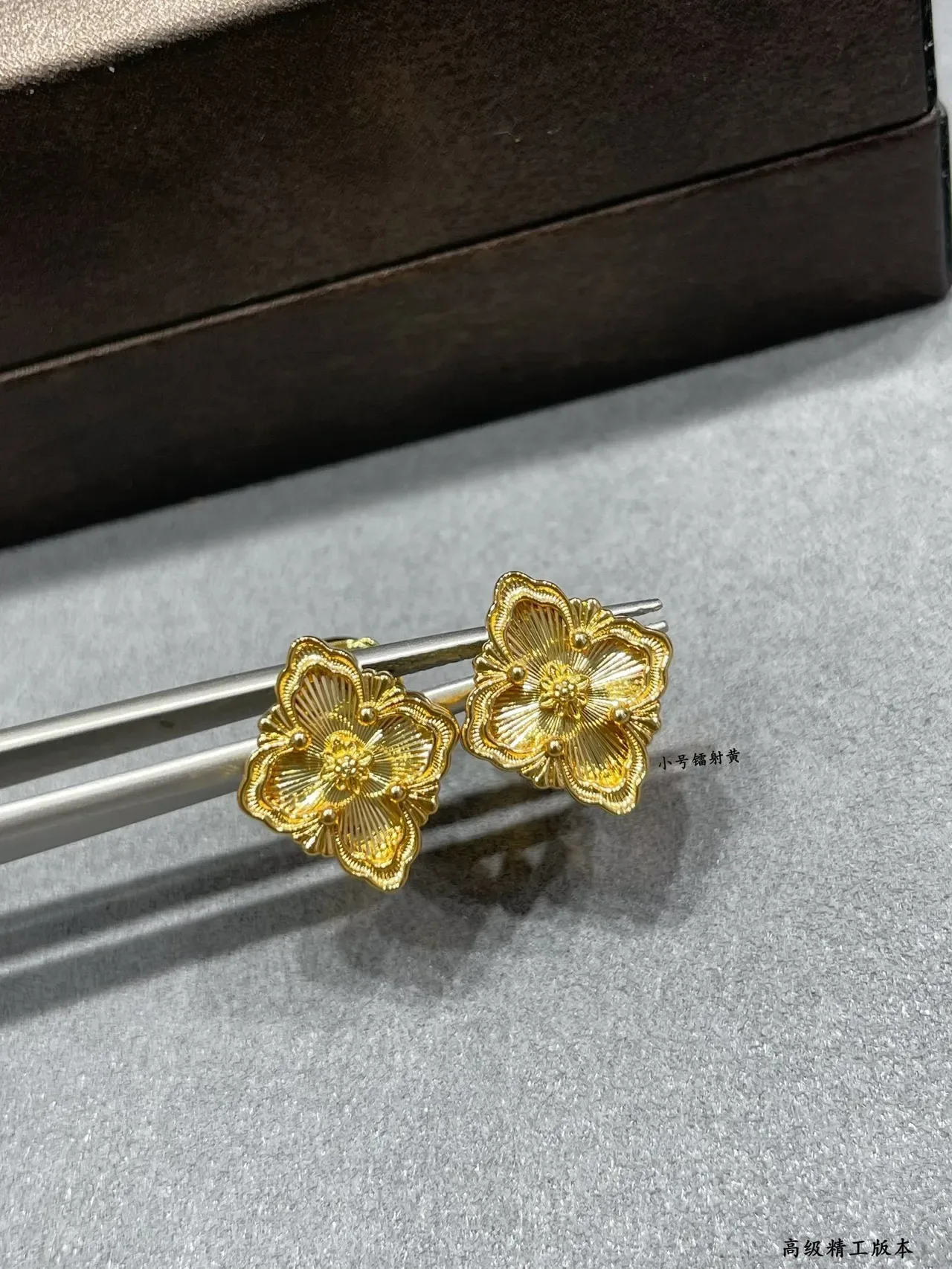 Gold Floral Motif Stud Earrings 8