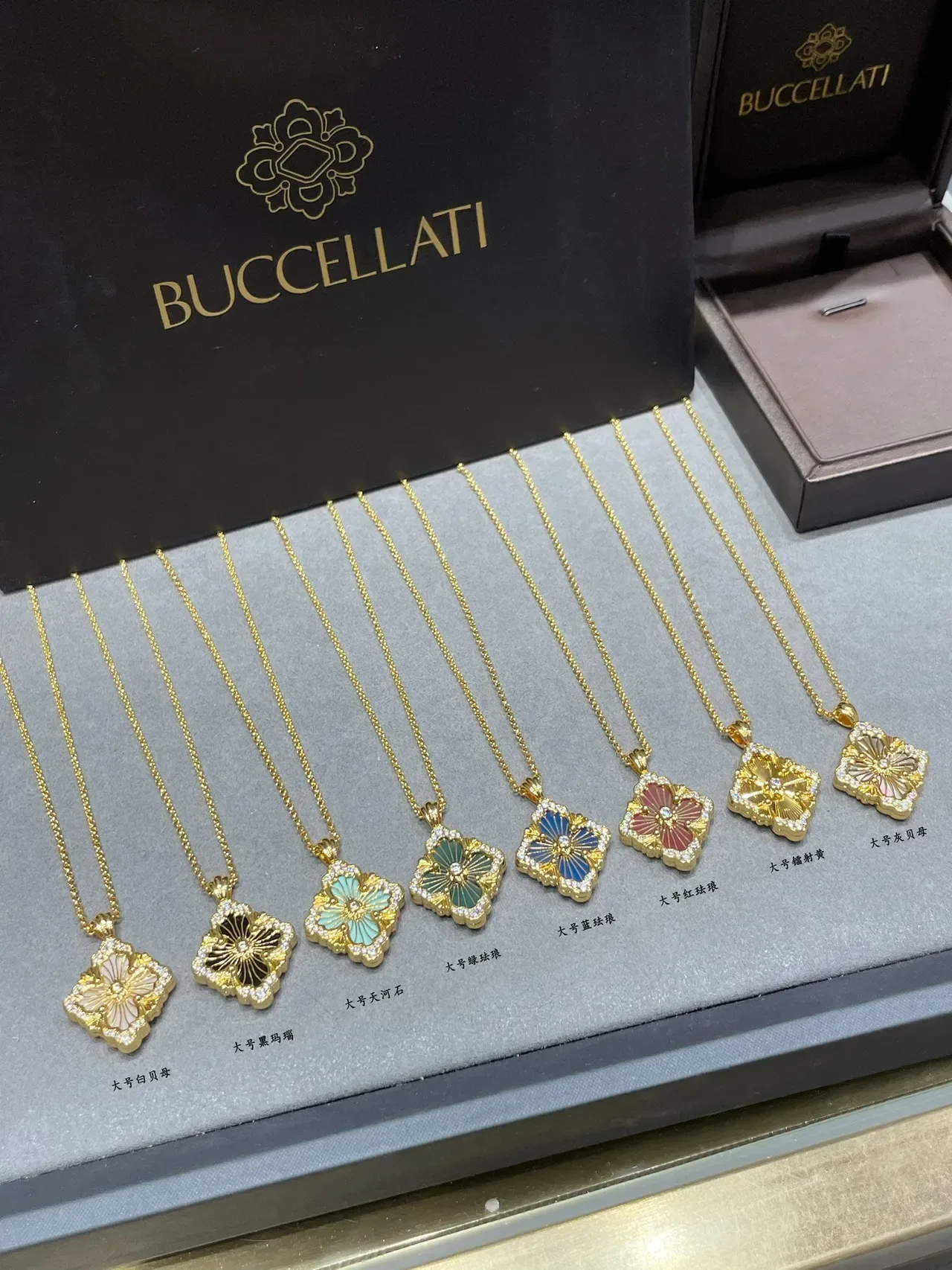 Gold Green Floral Quatrefoil Pendant Enamel Or Stone Inlay Necklace 8