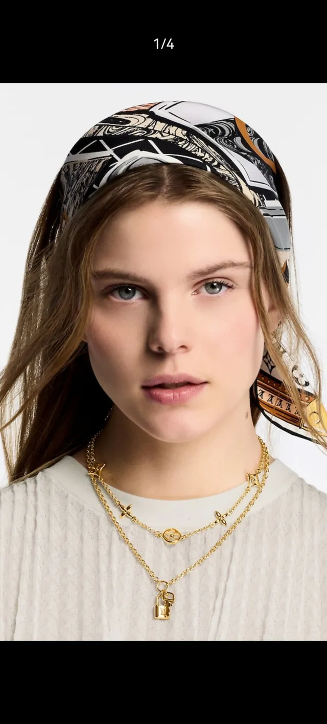 Gold Layered Chain Star-Shaped Charms Necklace 12