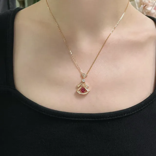 Gold Red Fan-Shaped Pendant Pavé-Set Diamonds Necklace 7