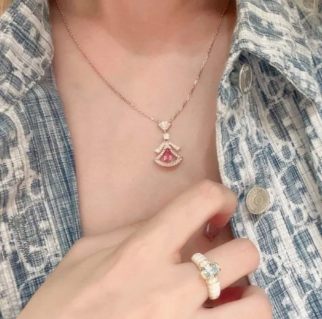Gold Red Fan-Shaped Pendant Pavé-Set Diamonds Necklace 8