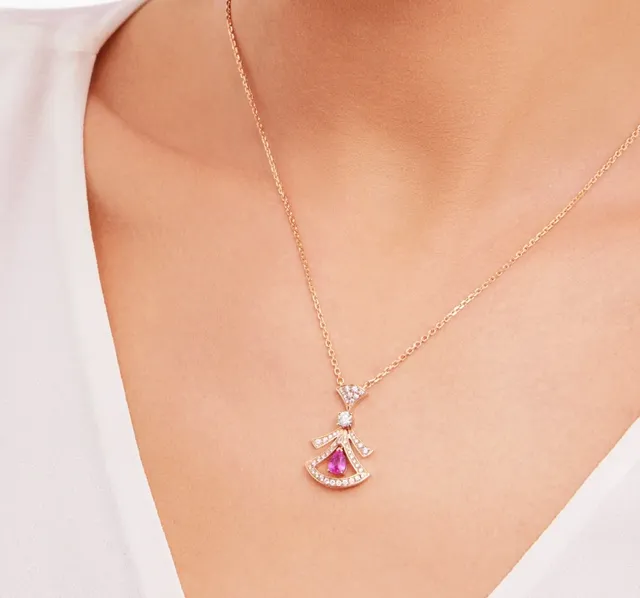 Gold Red Fan-Shaped Pendant Pavé-Set Diamonds Necklace 9