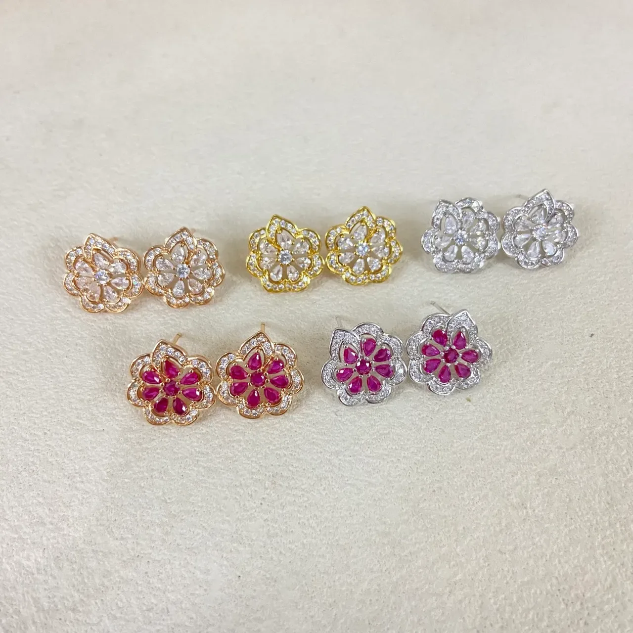Gold Red Flower-Shaped Pavé-Set Jewelry 2