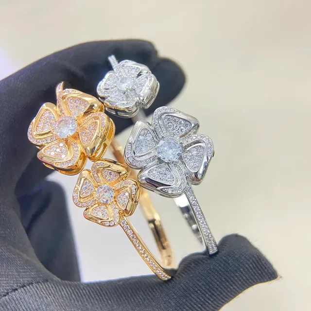 Gold Silver Flower-Shaped Pavé-Set Ring 2