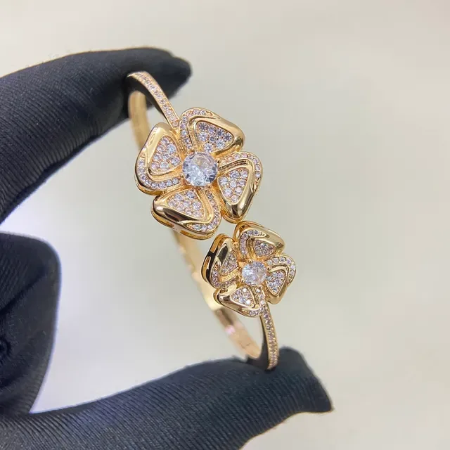 Gold Silver Flower-Shaped Pavé-Set Ring 9