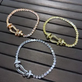 Pulseira de ouro e prata com fecho shackle totalmente pavimentada
