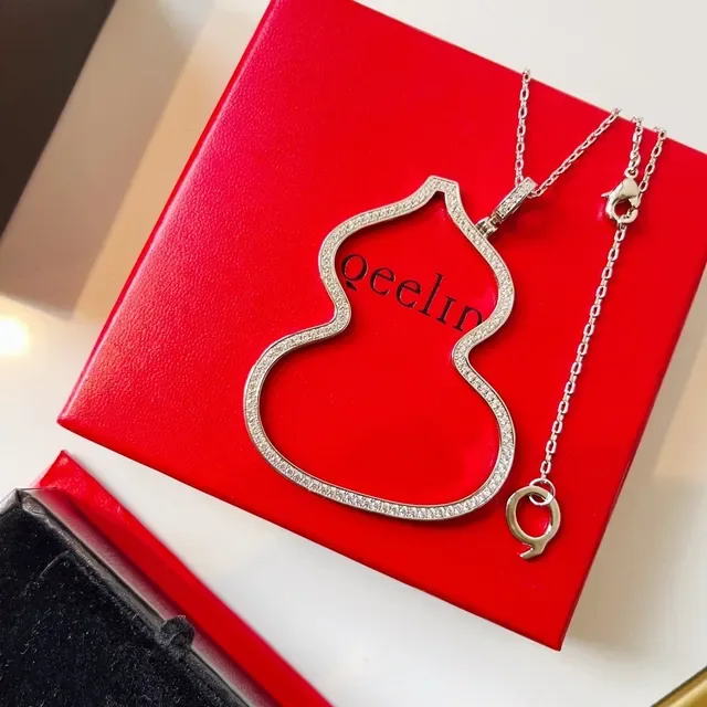 Gold Silver Gourd-Shaped Outline Pavé-Set Stones Necklace 3