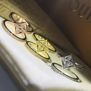 Gold Silver Quatrefoil Motif Pavé-Set Band Ring