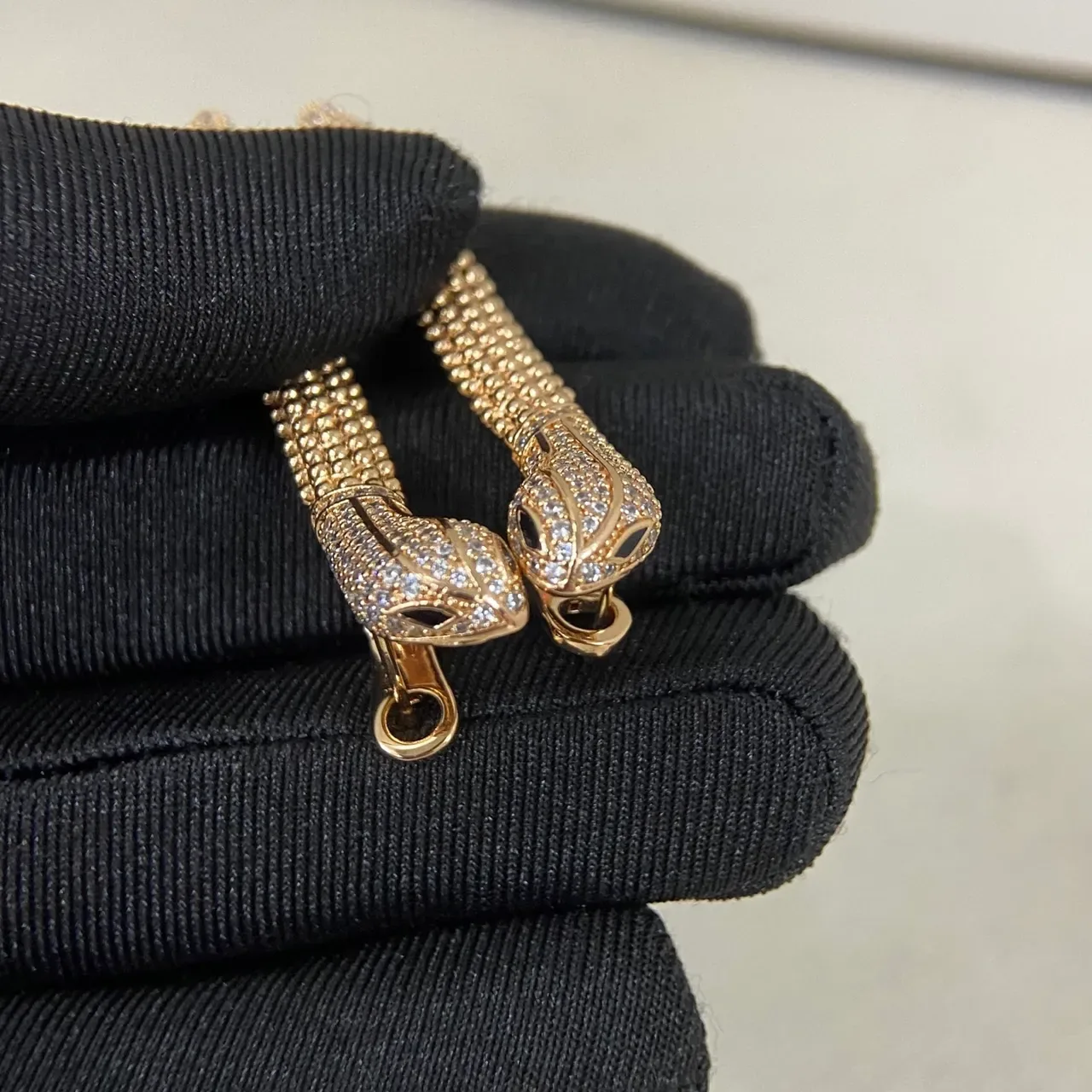 Broche Oro y Plata Silueta Cabeza de Serpiente Pavé Cristal 2
