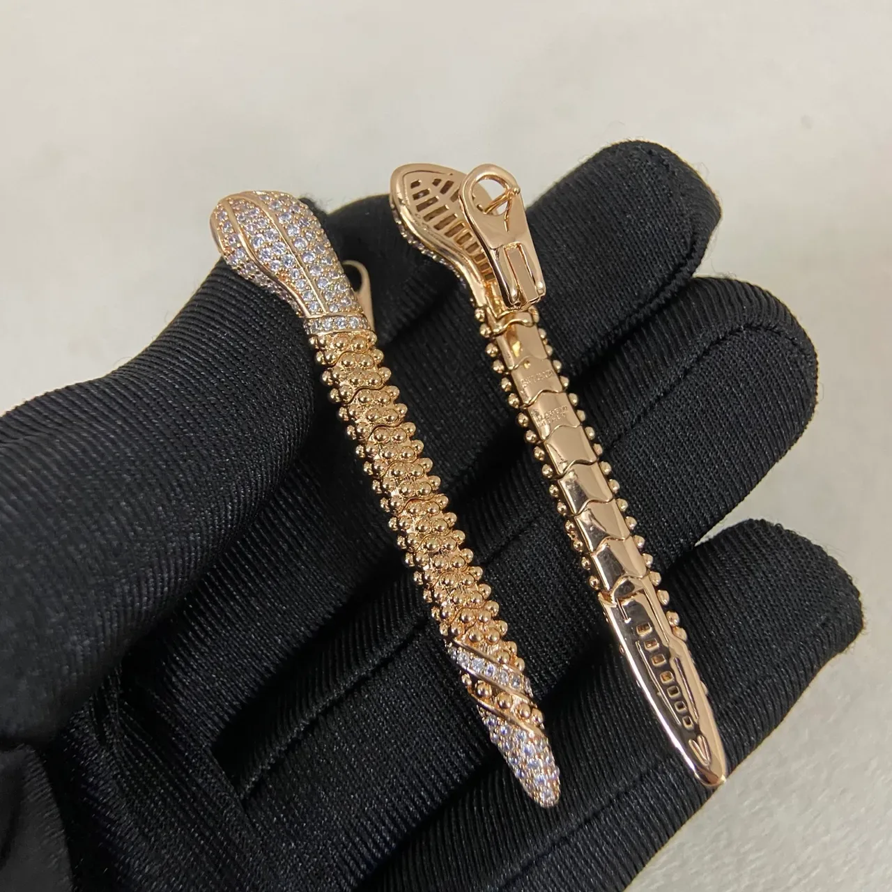 Broche Oro y Plata Silueta Cabeza de Serpiente Pavé Cristal 3
