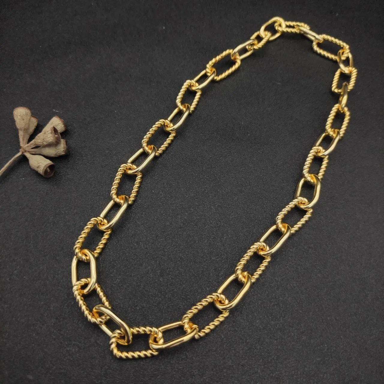 Gold-Tone Alternating Oval and Rope Chain Necklace 2