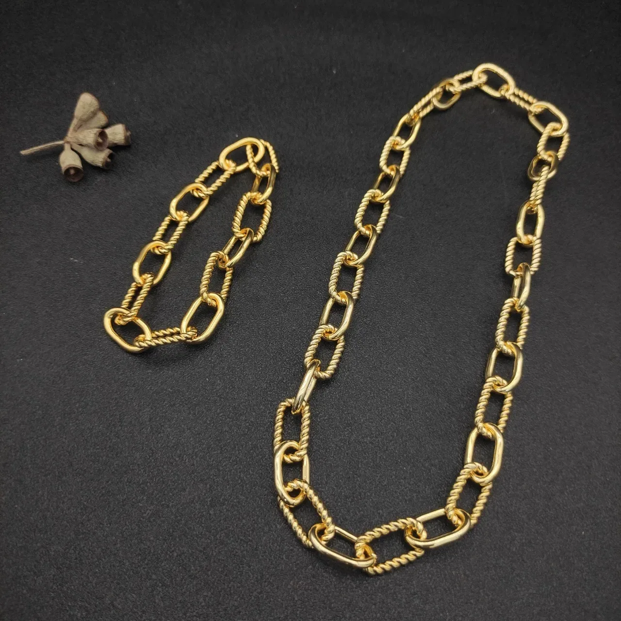 Gold-Tone Alternating Oval and Rope Chain Necklace 3