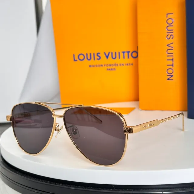 Gold Tone Aviator-Style Green Lens Sunglasses 2