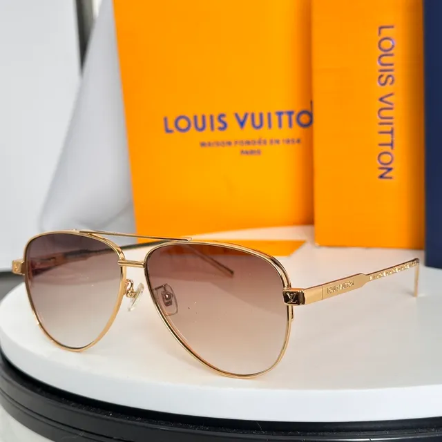 Gold Tone Aviator-Style Green Lens Sunglasses 4